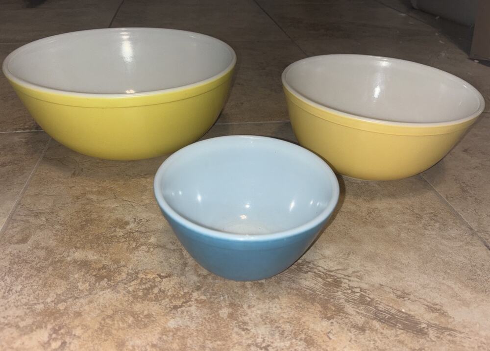 Vintage Pyrex Nesting Mixing Bowl Set 401 403 404 Blue Yellow USA 3 Pc‎